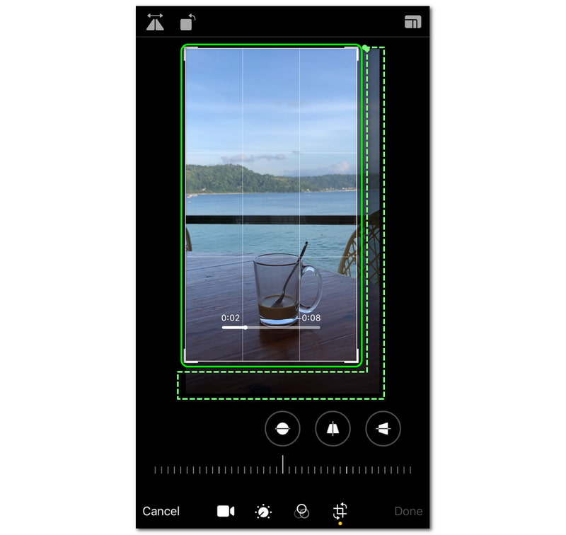 iPhone व्हाइट लाइन पर वीडियो क्रॉप करें