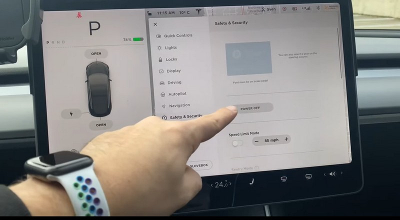 Cách đặt lại màn hình Tesla